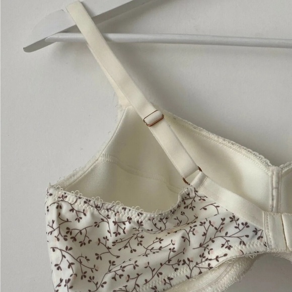 M&S Winter White Non-wired Lightly Padded Bra  36A, 36B, 38A - Picture 5 of 5